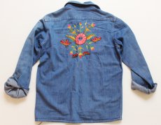 画像2: 70s UNKNOWN 刺繍入り デニムシャツ (2)