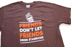 画像4: 未使用★Dunkin' Donuts ダンキンドーナツ FRIENDS DON'T LET FRIENDS DRINK STARBUCKS コットンTシャツ 茶 M (4)