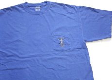 画像1: 00s メキシコ製 DYING TO FISH TW's BAIT&TACKLE スカル フィッシング 両面プリント コットン ポケットTシャツ 後染め 薄青 XL (1)