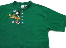 画像1: 90s Disneyディズニー ミッキー マウス プルート ドナルドダック 刺繍 ヘンリーネック コットンTシャツ 緑 M (1)