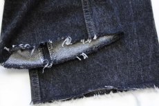 画像9: 90s USA製 Levi'sリーバイス 501 ダメージ カットオフ 先染め ブラック デニムパンツ w34 (9)