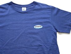 画像3: 90s USA製 patagoniaパタゴニア Beneficial T's オーバルロゴ オーガニックコットンTシャツ 青 S (3)