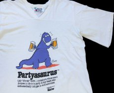 画像1: 80s USA製 Saurusly Speaking Partyasaurus 恐竜 ビール Vネック コットンTシャツ 白 (1)