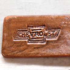 画像3: デッドストック★70s ハンドクラフト CHEVROLET シボレー ロゴ カービング レザー キーホルダー 茶★キーチェーン (3)